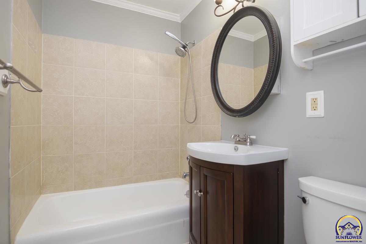 701 Southwest Watson Avenue Topeka, KS 66606 - Photo 17 of 34
