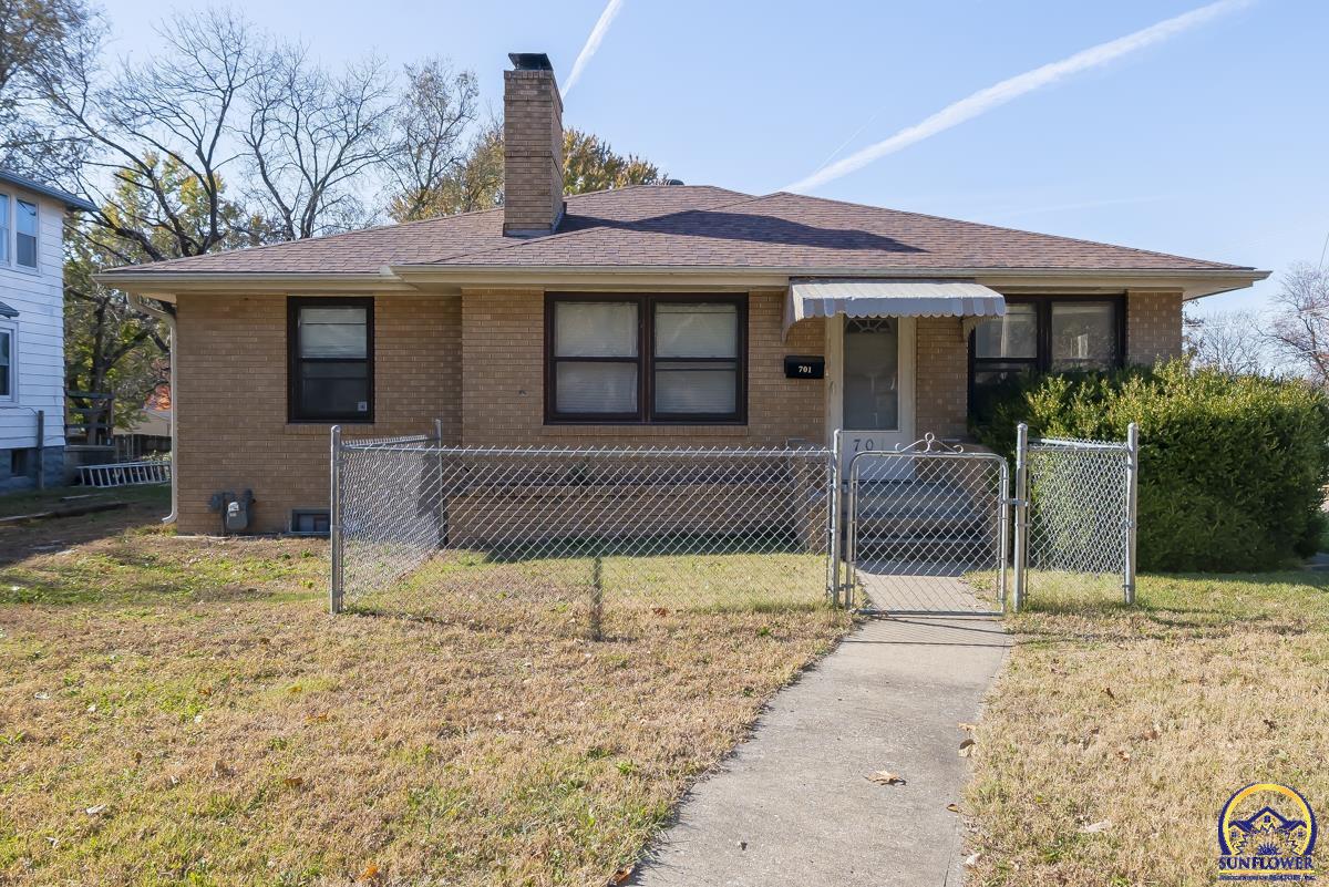 701 Southwest Watson Avenue Topeka, KS 66606 - Photo 2 of 34