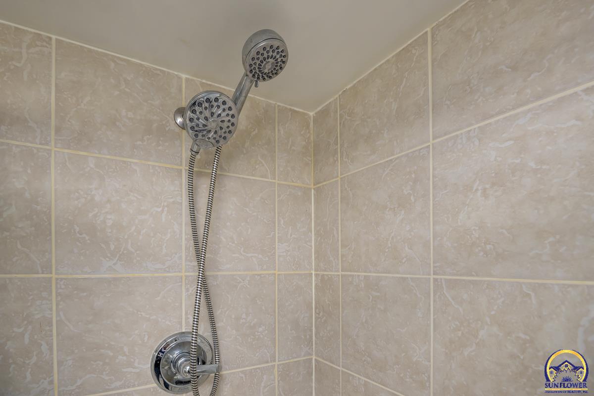 701 Southwest Watson Avenue Topeka, KS 66606 - Photo 24 of 34