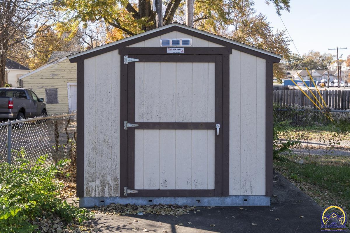 701 Southwest Watson Avenue Topeka, KS 66606 - Photo 30 of 34