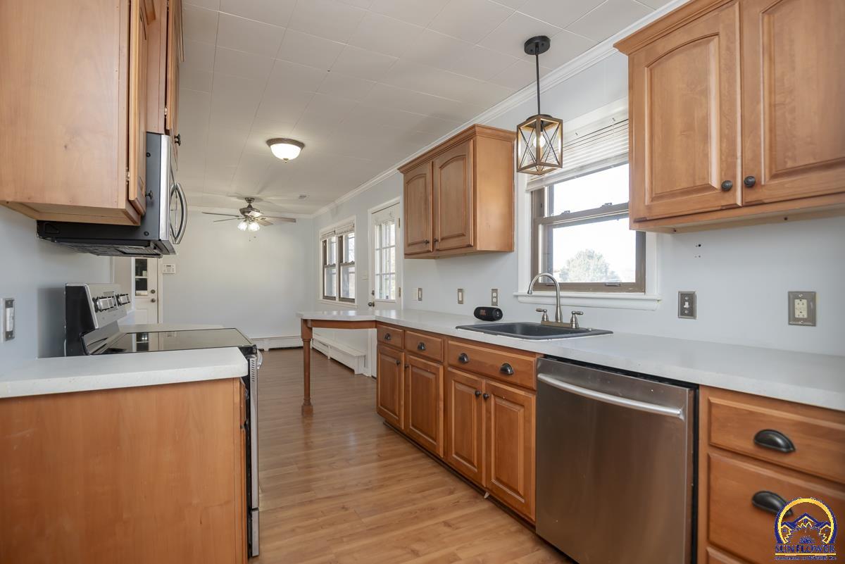 701 Southwest Watson Avenue Topeka, KS 66606 - Photo 8 of 34