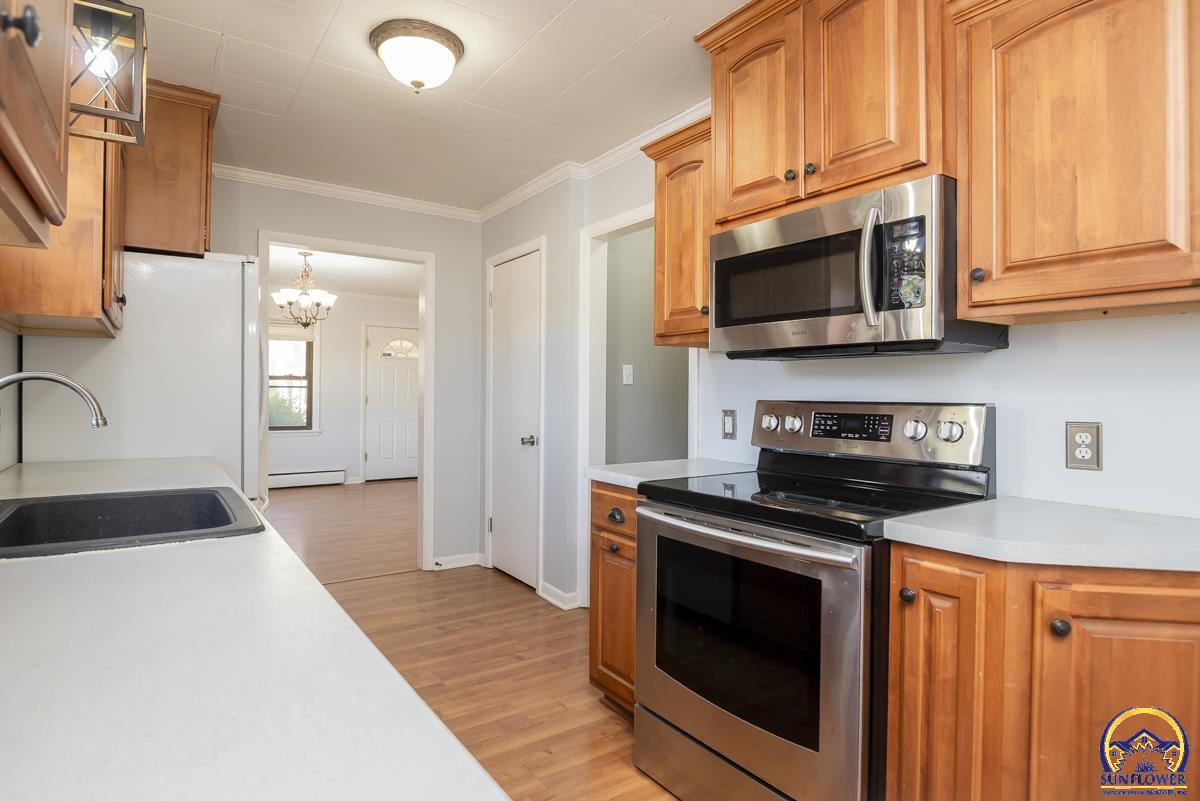 701 Southwest Watson Avenue Topeka, KS 66606 - Photo 10 of 34