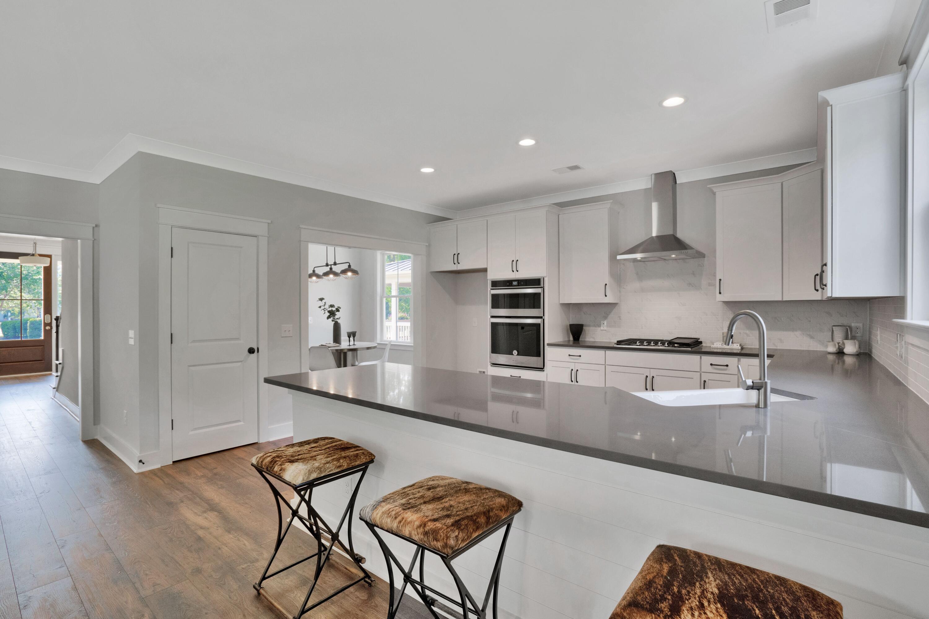 1252 Crooked Oak Road Charleston, SC 29492 - Photo 14 of 23 Kitchen with peninsula