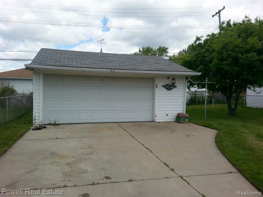 18151 Rainbow Road Fraser, MI 48026 - Photo 19 of 21 20140522_142316.jpg