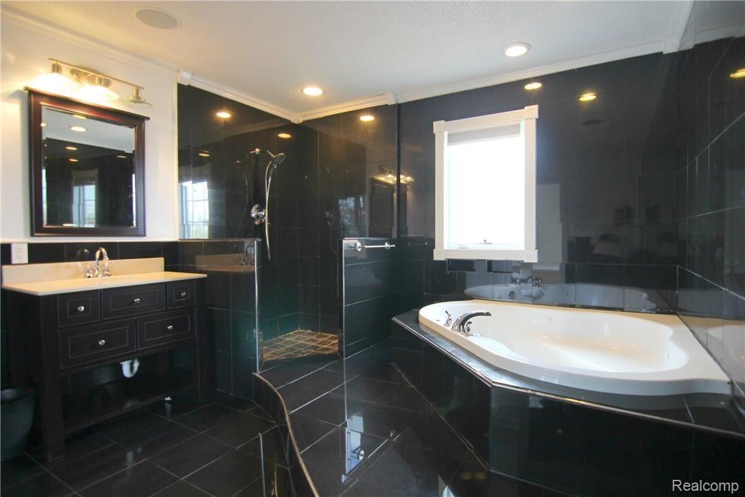 1776 Eason Road Waterford, MI 48328 - Photo 25 of 26 jEason Rd Lower Full Bath.jpg