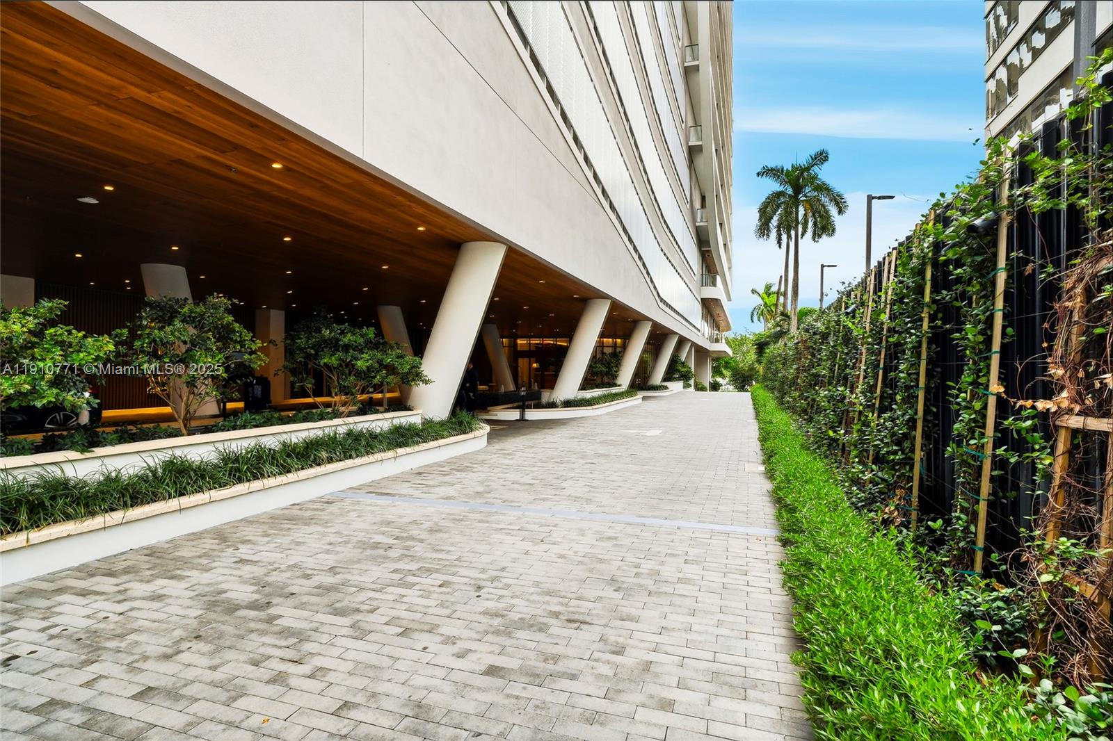 2678 Tigertail Avenue, Unit 1110 Miami, FL 33133 - Photo 68 of 77