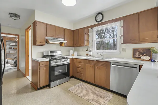 $675,000 | 2889 Parkridge Drive, Ann Arbor, MI 48103