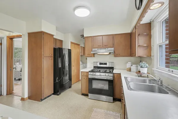 $675,000 | 2889 Parkridge Drive, Ann Arbor, MI 48103