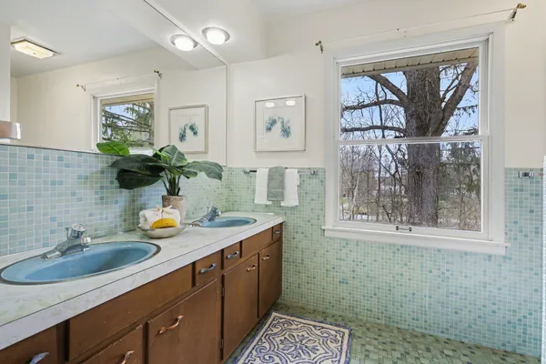 $675,000 | 2889 Parkridge Drive, Ann Arbor, MI 48103