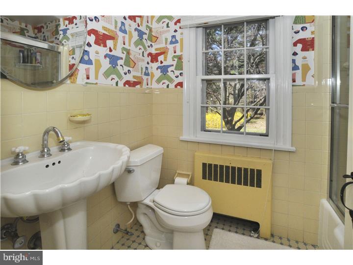 1420 Hunter Road Rydal, PA 19046 - Photo 18 of 25 Bathroom