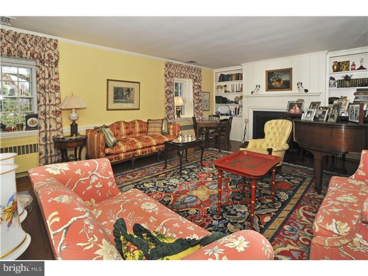 1420 Hunter Road Rydal, PA 19046 - Photo 6 of 25 Living Room