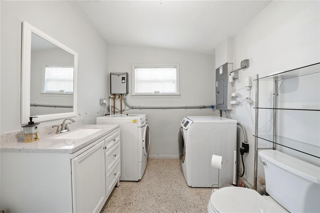 10437 52nd Avenue North St. Petersburg, FL 33708 - Photo 20 of 36