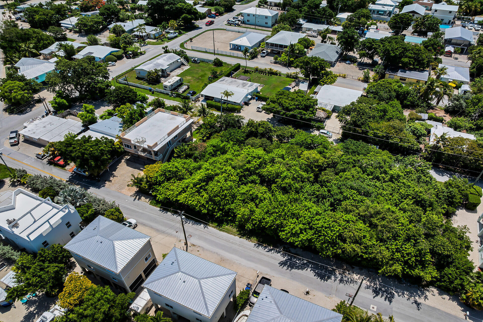 Lake View Dr Key Key Largo, FL 33037 - Photo 15 of 25 an aerial view of a house with a yard