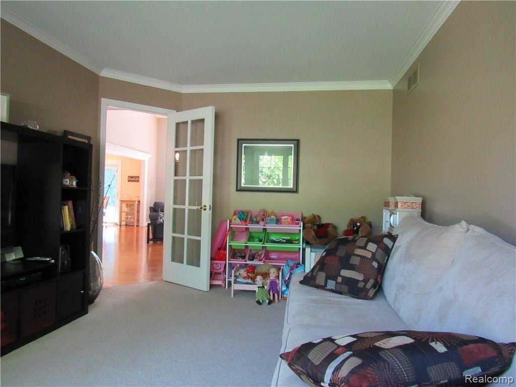 3853 Beechcrest Road Rochester Hills, MI 48309 - Photo 9 of 55