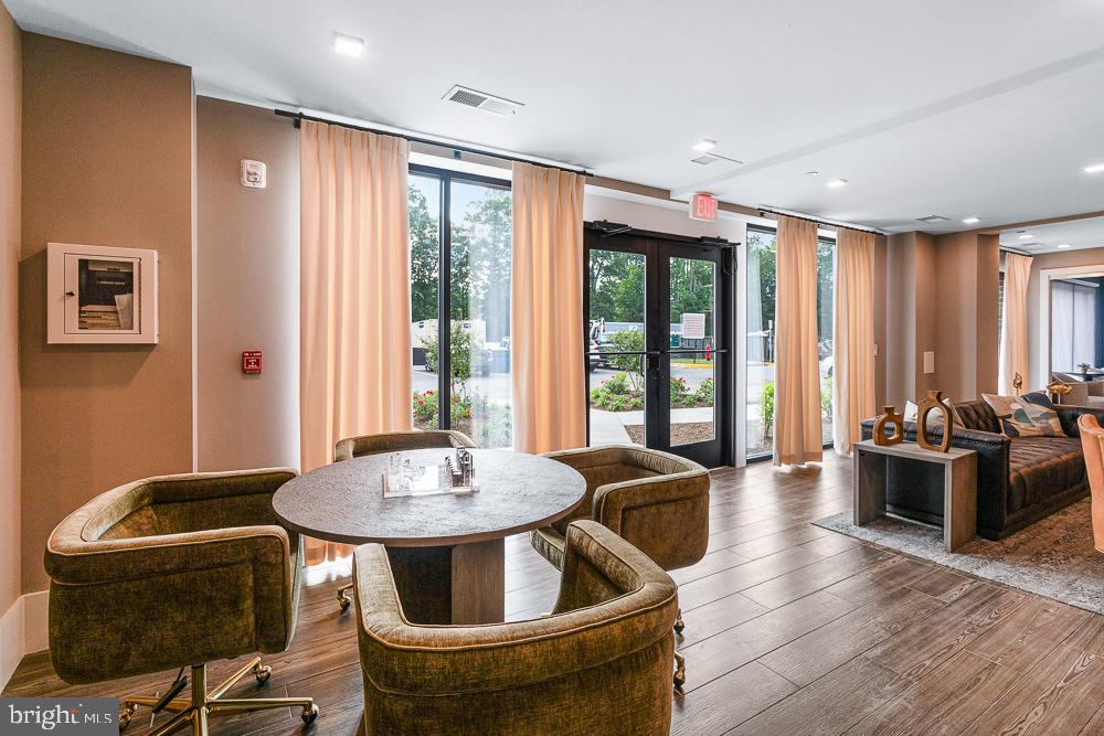 78 Old Mill Bottom Road North, Unit 103 Annapolis, MD 21409 - Photo 29 of 37 New Lounge, Coffee Bar & Multi-Sports Simulator!