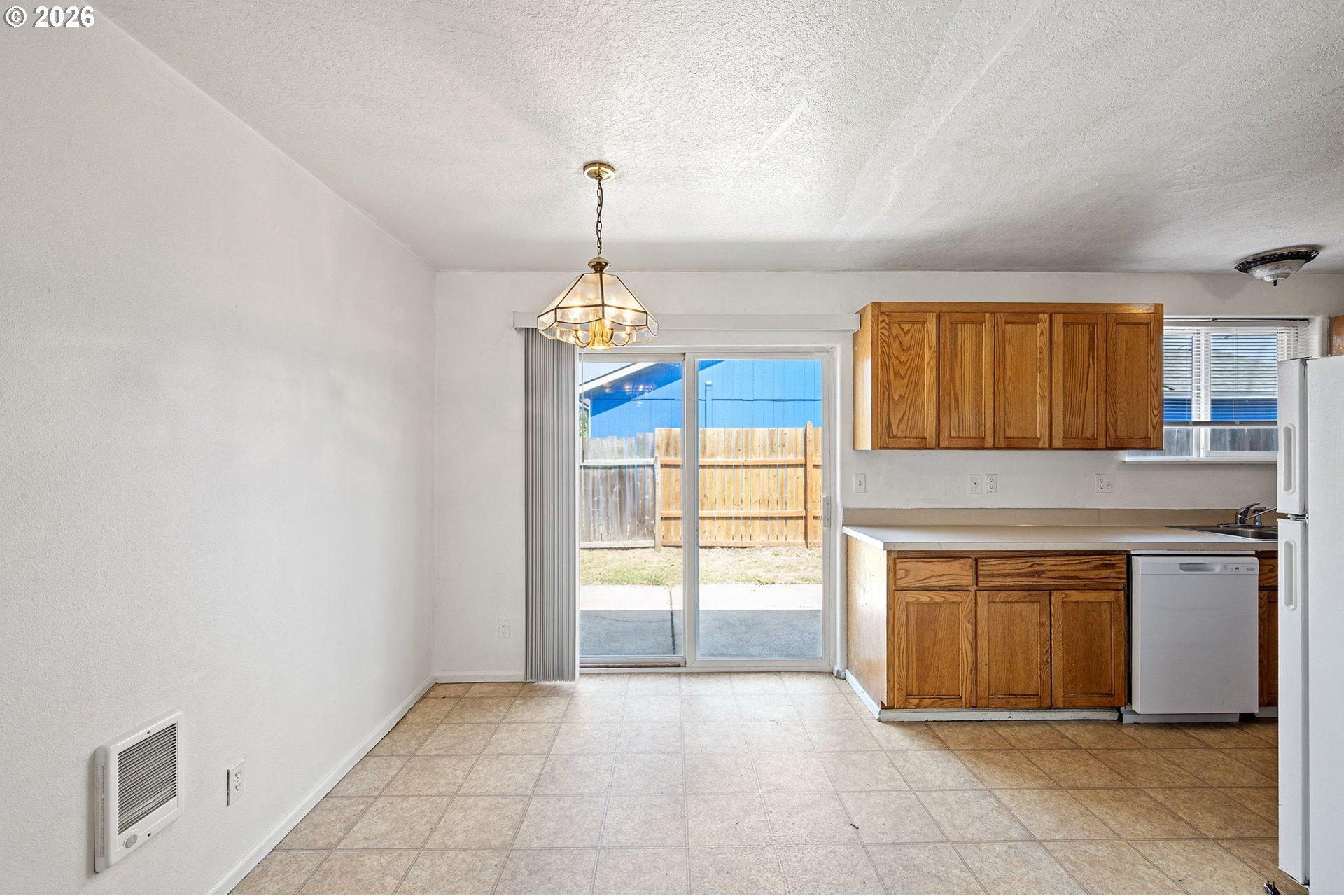 4256 Daisy Street Springfield, OR 97478 - Photo 15 of 29 Gallery Image 15
