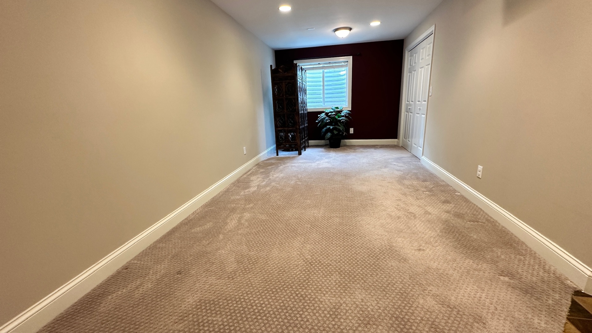 2906 Springhill Lane Champaign, IL 61822 - Photo 36 of 48 an empty room with a window