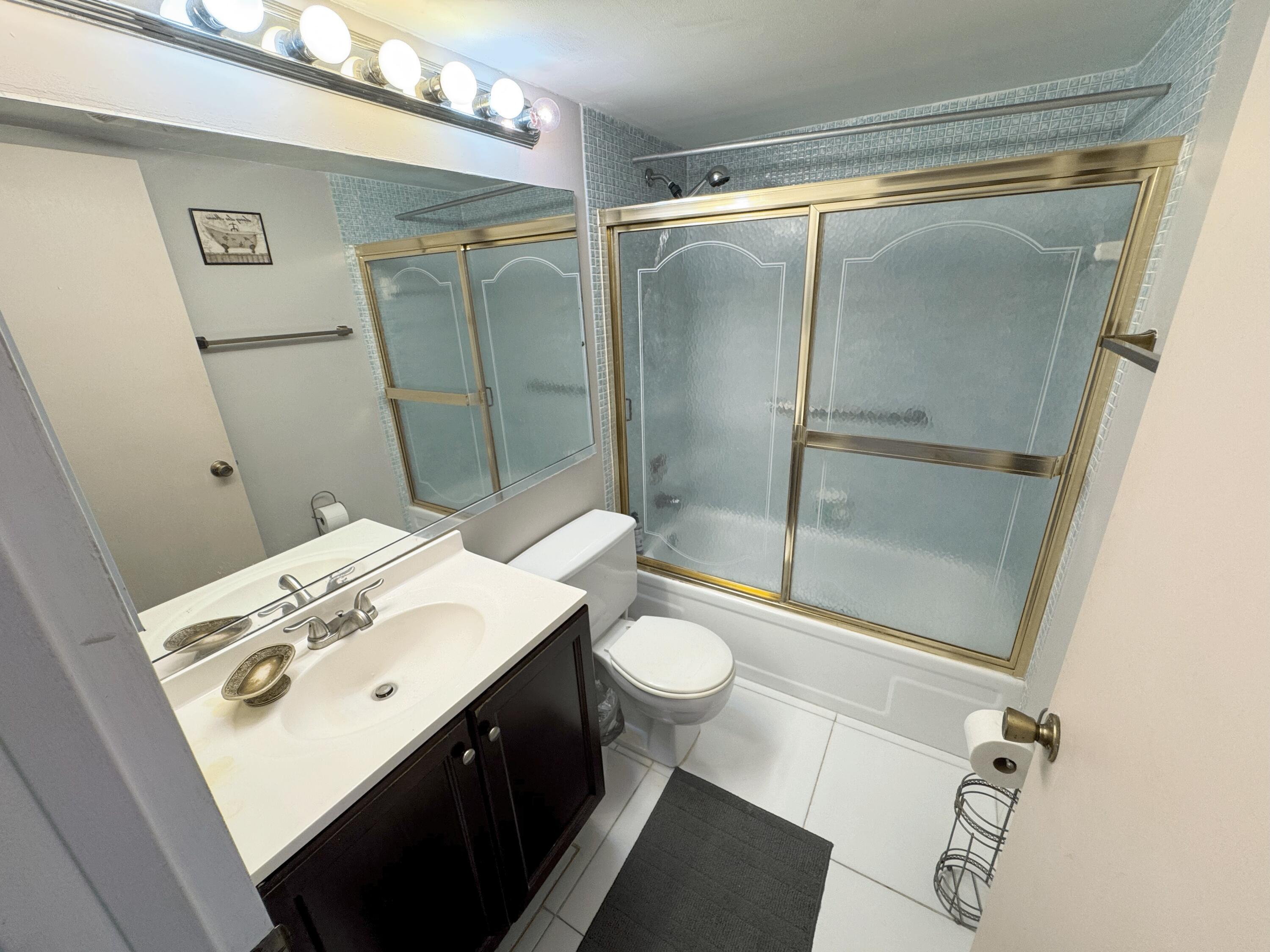 125 Dorset C Boca Raton, FL 33434 - Photo 8 of 24 full bath