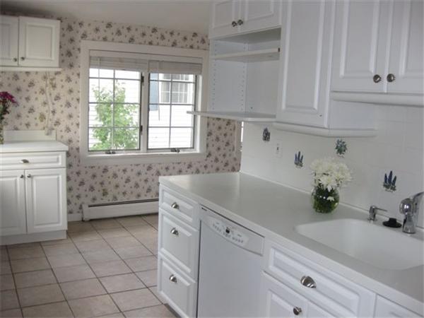 7 Lorraine Road Medford, MA 02155 - Photo 3 of 24 Gallery Image 3