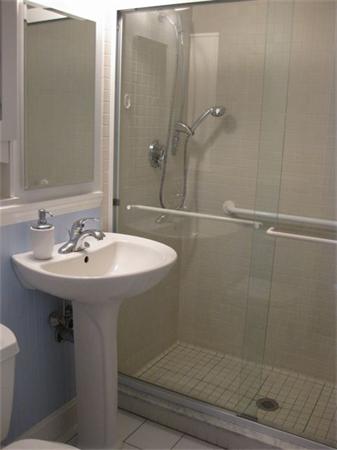 7 Lorraine Road Medford, MA 02155 - Photo 5 of 24 Gallery Image 5