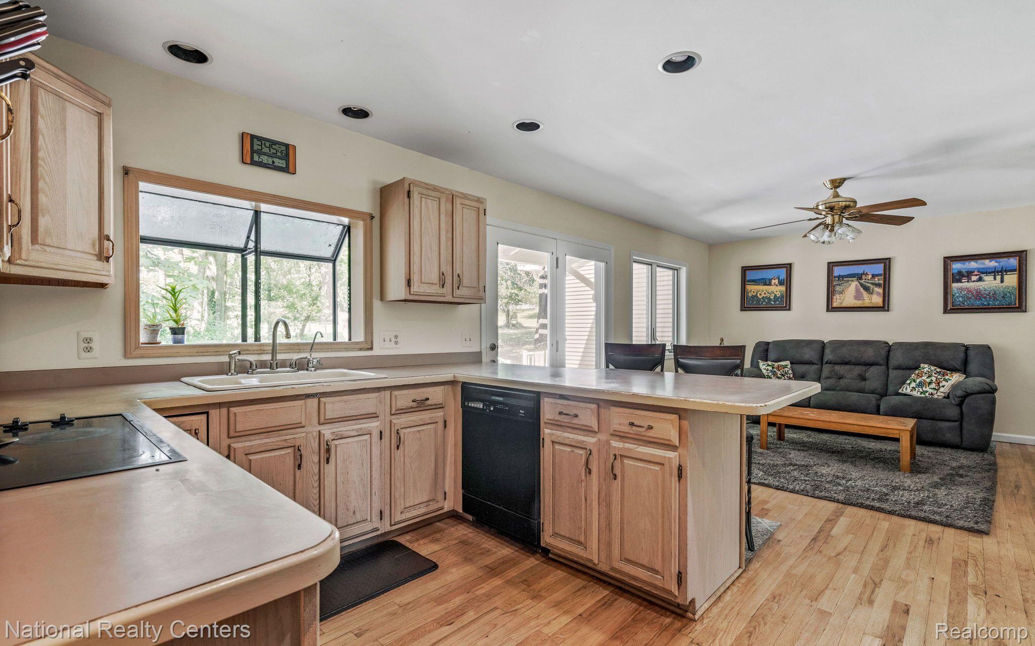 5868 Clarkston Road Clarkston, MI 48348 - Photo 10 of 53
