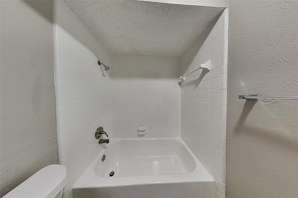 1711 Elizabeth Drive Carrollton, TX 75007 - Photo 17 of 21