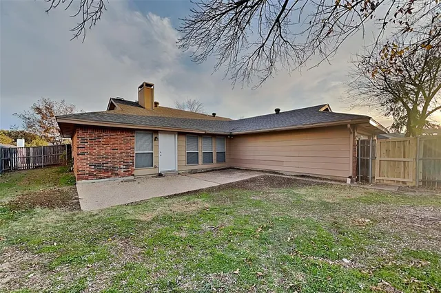 $2,525 | 1711 Elizabeth Drive, Carrollton, TX 75007