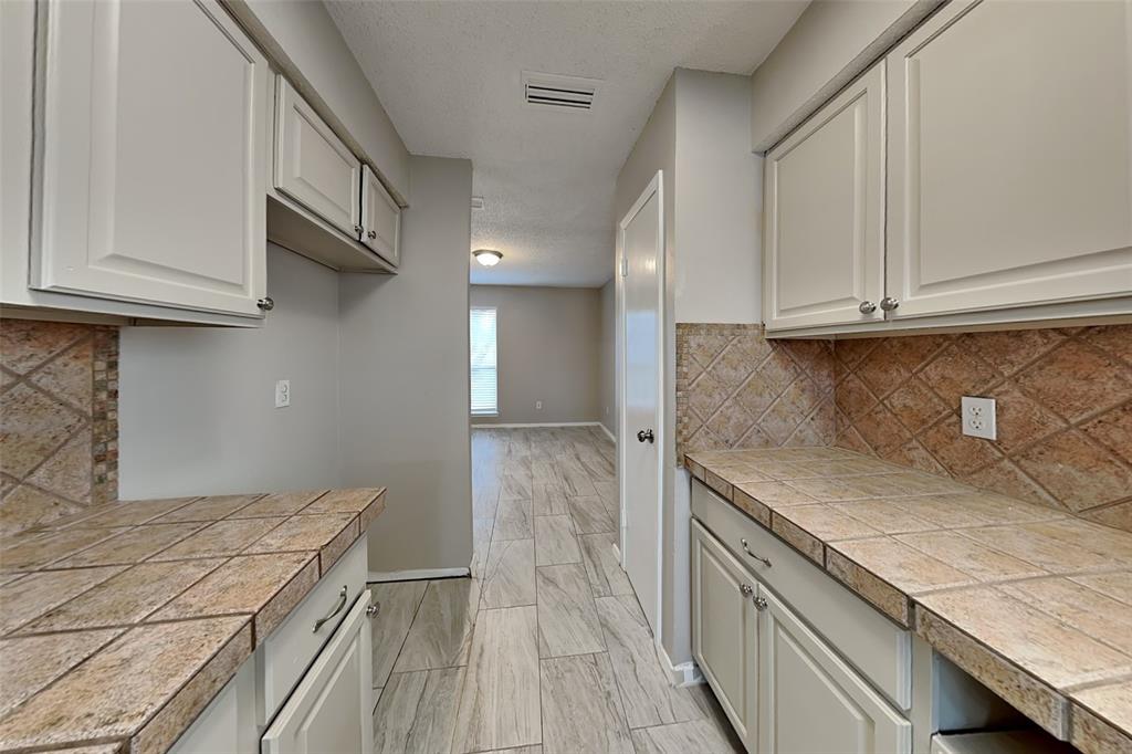 1711 Elizabeth Drive Carrollton, TX 75007 - Photo 4 of 21