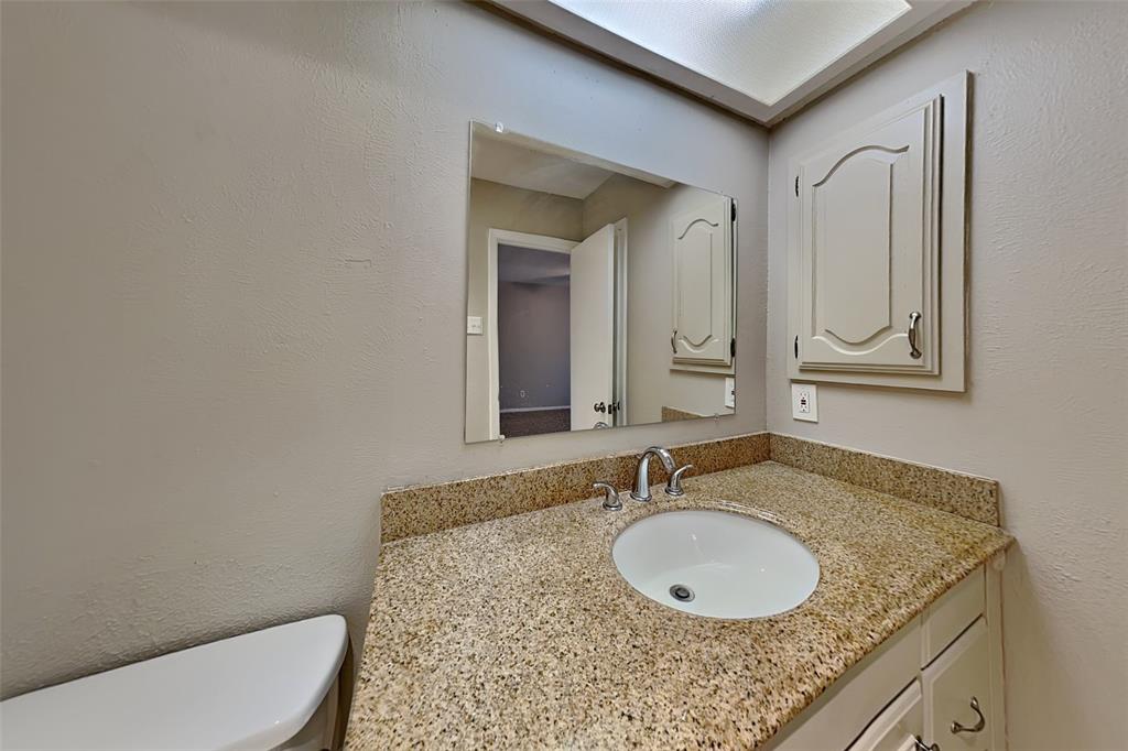 1711 Elizabeth Drive Carrollton, TX 75007 - Photo 10 of 21