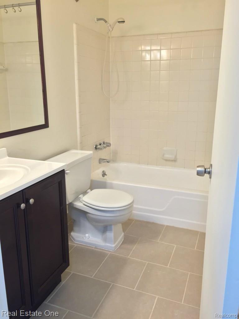 1787 Southfield Road, Unit 9 Birmingham, MI 48009 - Photo 10 of 17 Photo Jan 27, 10 40 27 AM.jpg