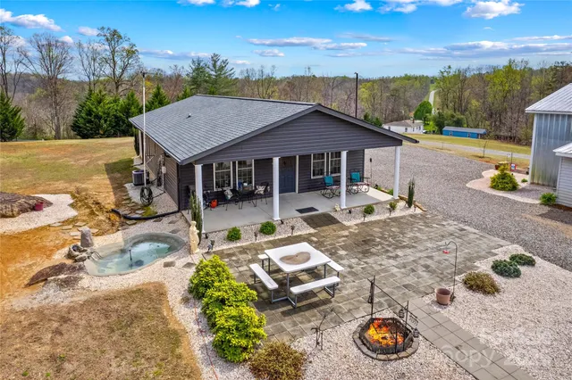 $450,000 | 1595 Cheatham Ford Road, Hiddenite, NC 28636