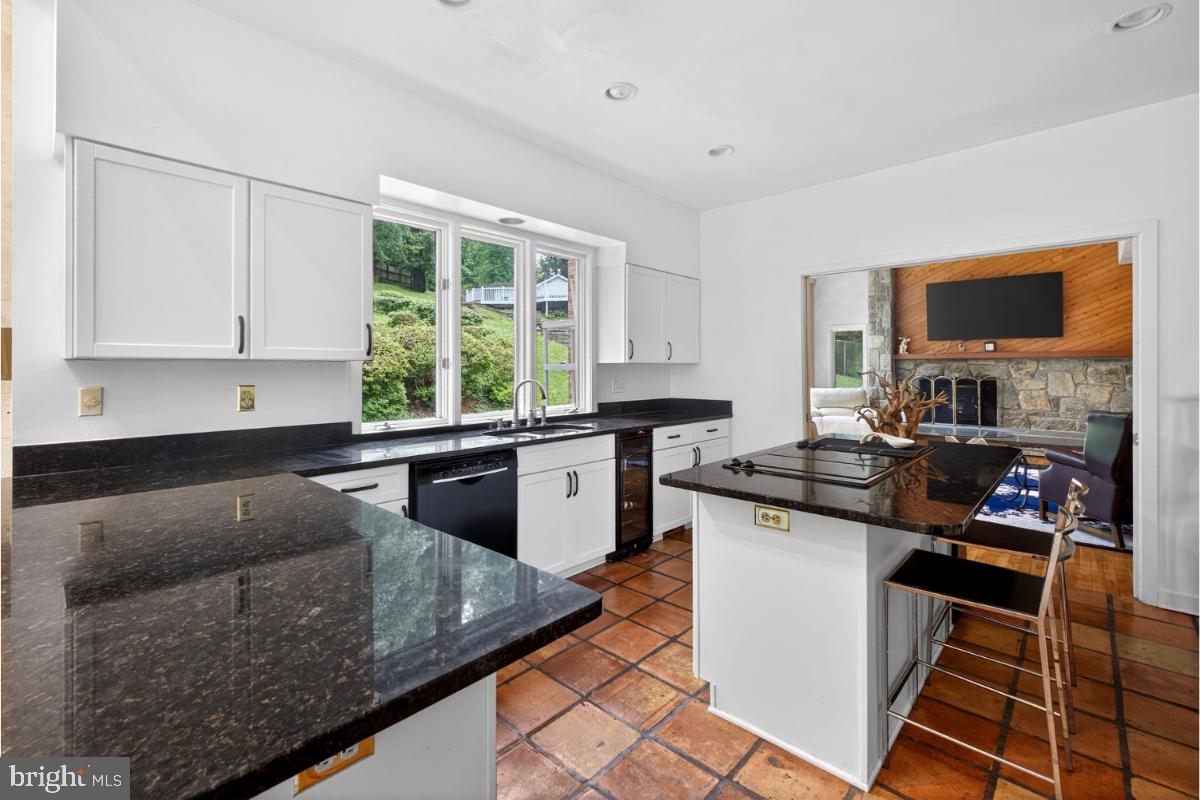 10320 Glen Road Potomac, MD 20854 - Photo 6 of 75