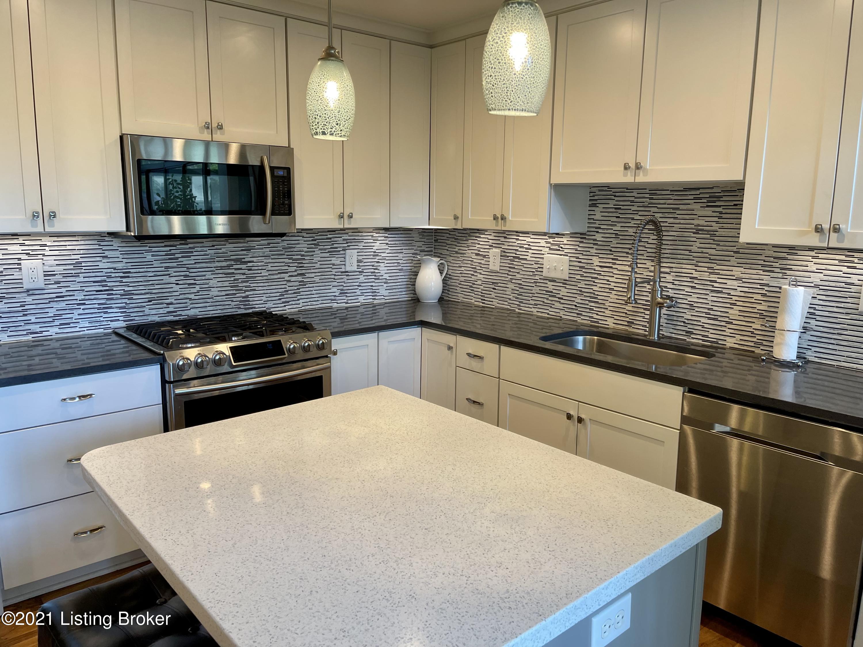 4302 Darbrook Road Louisville, KY 40207 - Photo 14 of 25 Kitchen