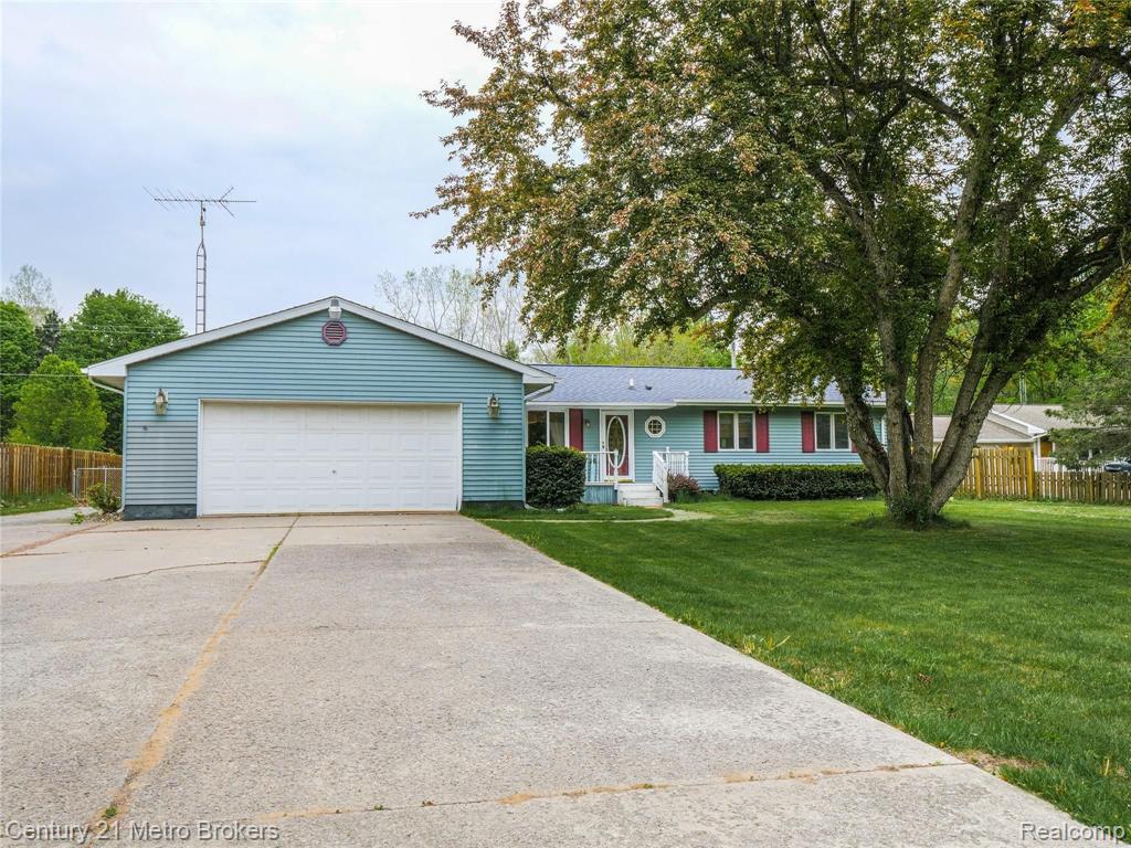 9551 Bray Road Millington, MI 48746 - Photo 2 of 40