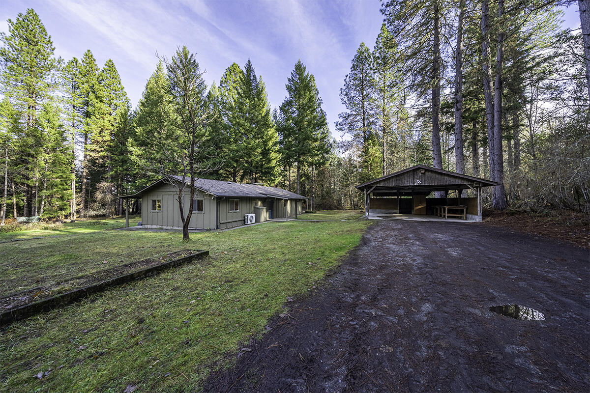 293 Davidson Road Williams, OR 97544 - Photo 14 of 37 DSC04652-HDR-Edit