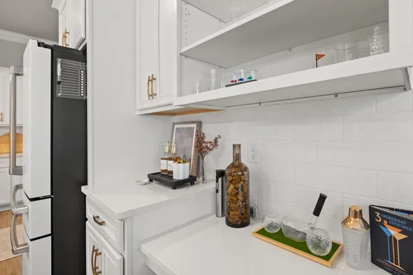 a en suite bathroom with double sink and a mirror