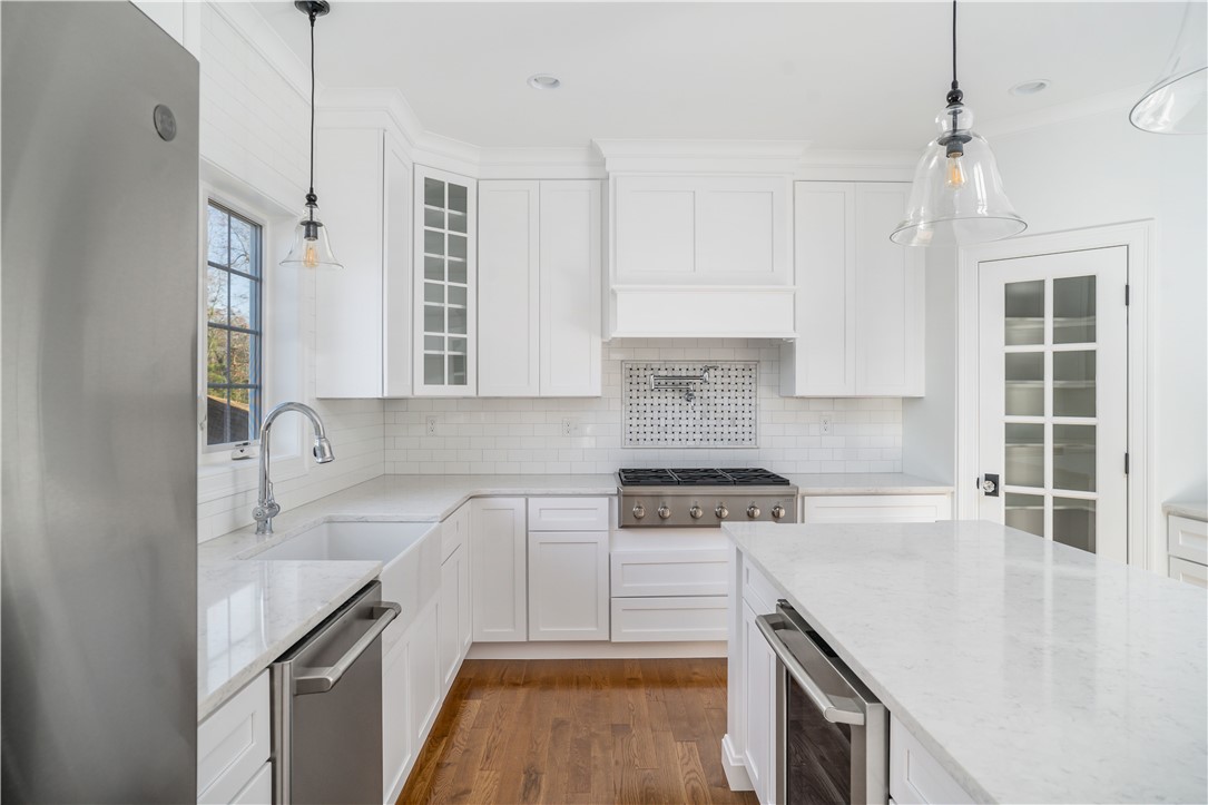 74 Cardinal Road Cranston, RI 02921 - Photo 4 of 24