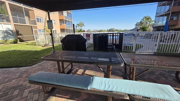 $160,000 | 3050 Sunrise Lakes Drive East, Unit 302, Sunrise, FL 33322