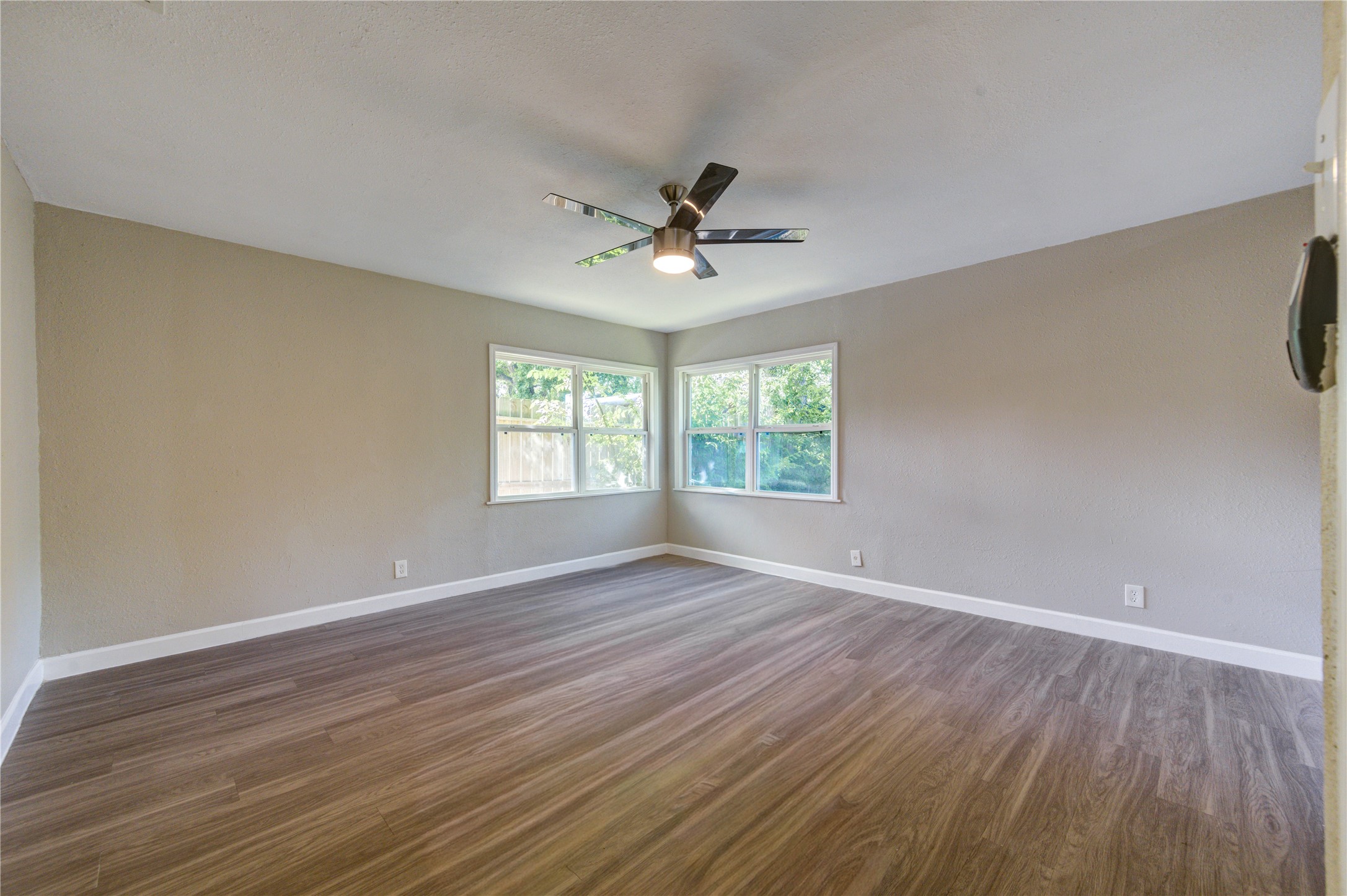 4910 Eppes Street Houston, TX 77021 - Photo 15 of 28 Primary Bedroom