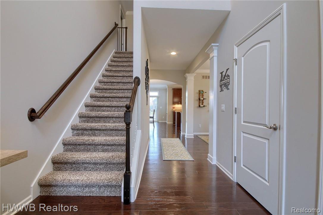 50486 Rockingham Drive Canton, MI 48188 - Photo 2 of 33 3-Foyer.jpg