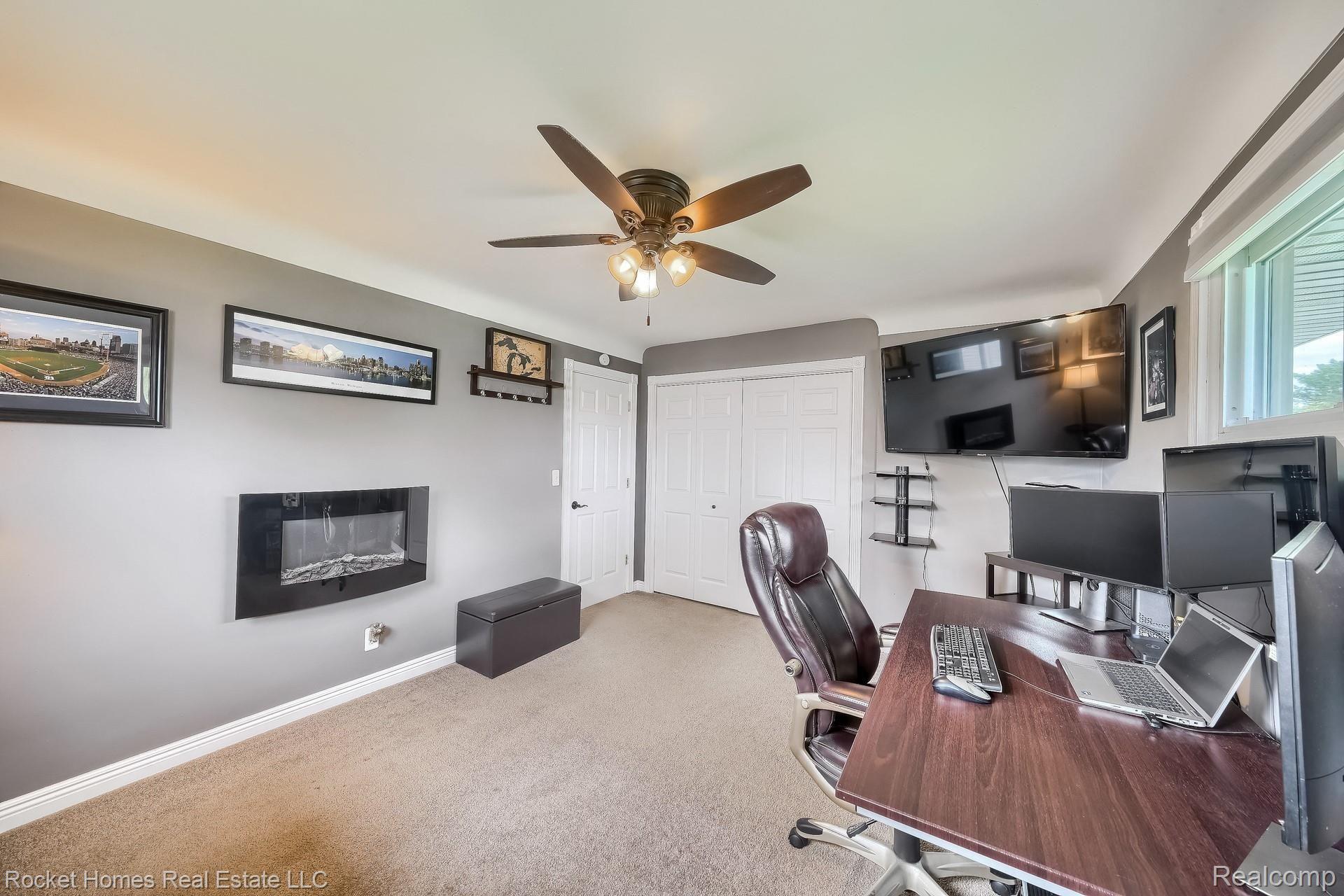 13573 South Horrell Road Fenton, MI 48430 - Photo 19 of 35 08_Office_IMG00145.JPG