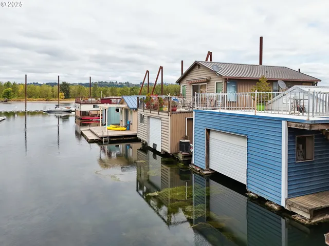 a view of an outdoor space