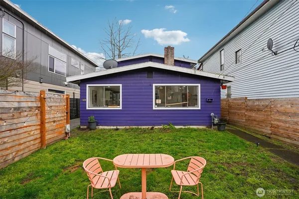 a view of a house with a backyard