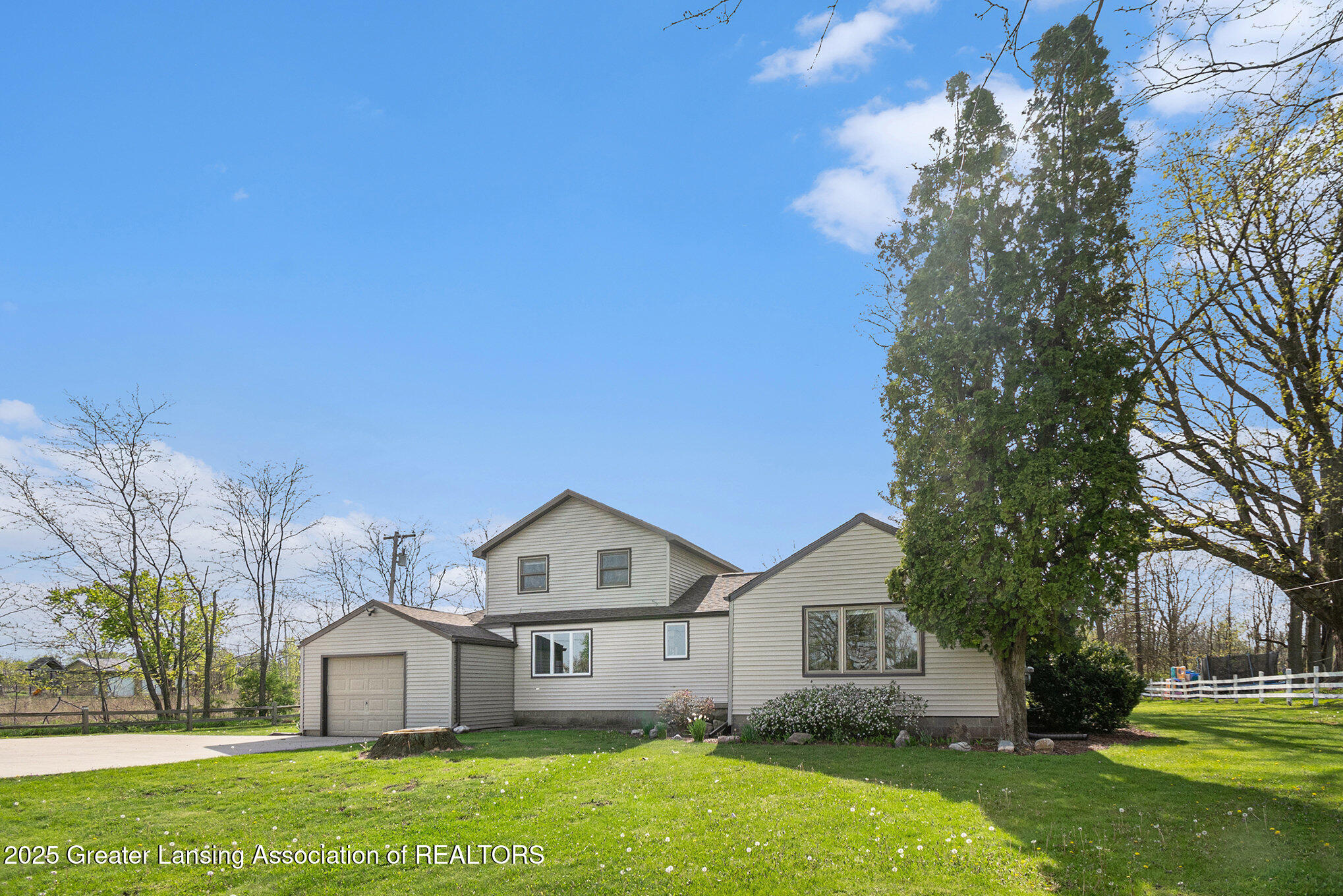 12883 Oneida Road Grand Ledge, MI 48837 - Photo 3 of 29 005__ndp4722_366