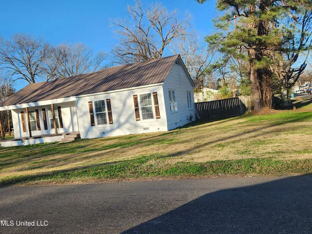 $119,999 | 111 East Fifteenth Street, Yazoo City, MS 39194