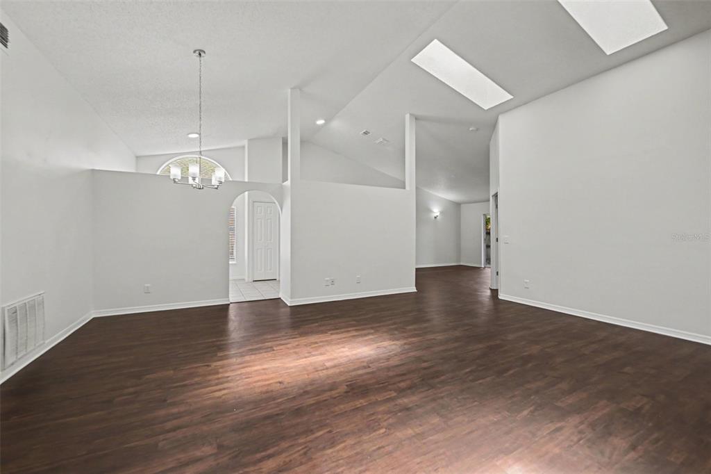 956 Old Barn Road Orlando, FL 32825 - Photo 5 of 24 Gallery Image 5