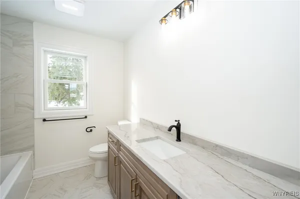 $559,900 | 8418 Evelyn Drive, Eden, NY 14057