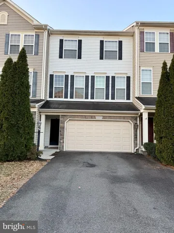 $3,300 | 42473 Patrick Wayne Square, Broadlands, VA 20148