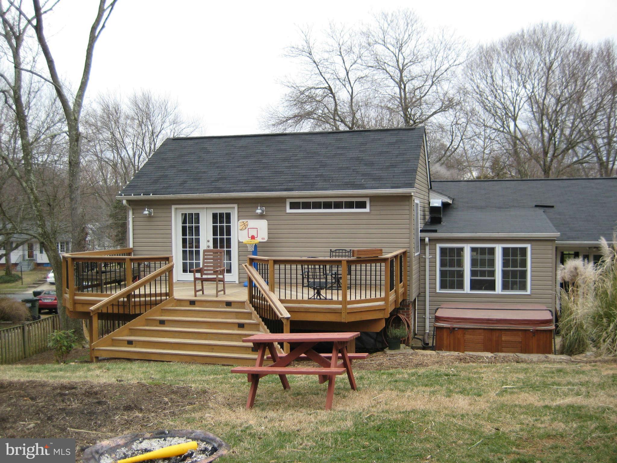 8107 Hatteras Lane Springfield, VA 22151 - Photo 16 of 18 Exterior (Rear)