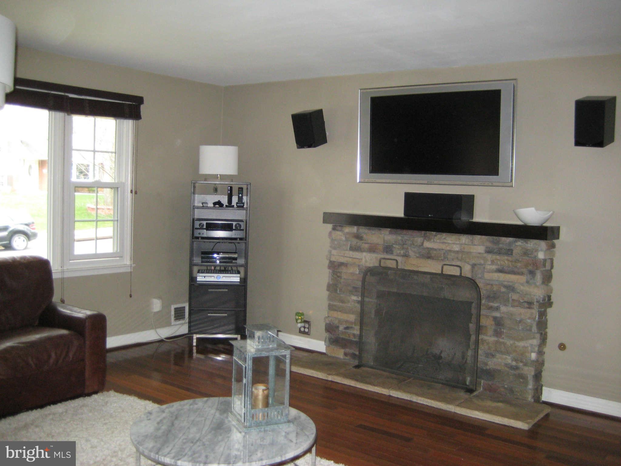 8107 Hatteras Lane Springfield, VA 22151 - Photo 5 of 18 Living Room